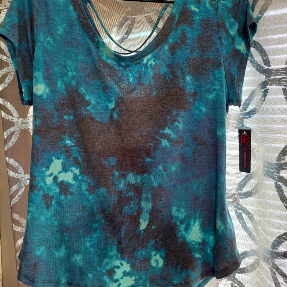 No Boundaries Juniors Tye-Dye Shirt. Never worn.